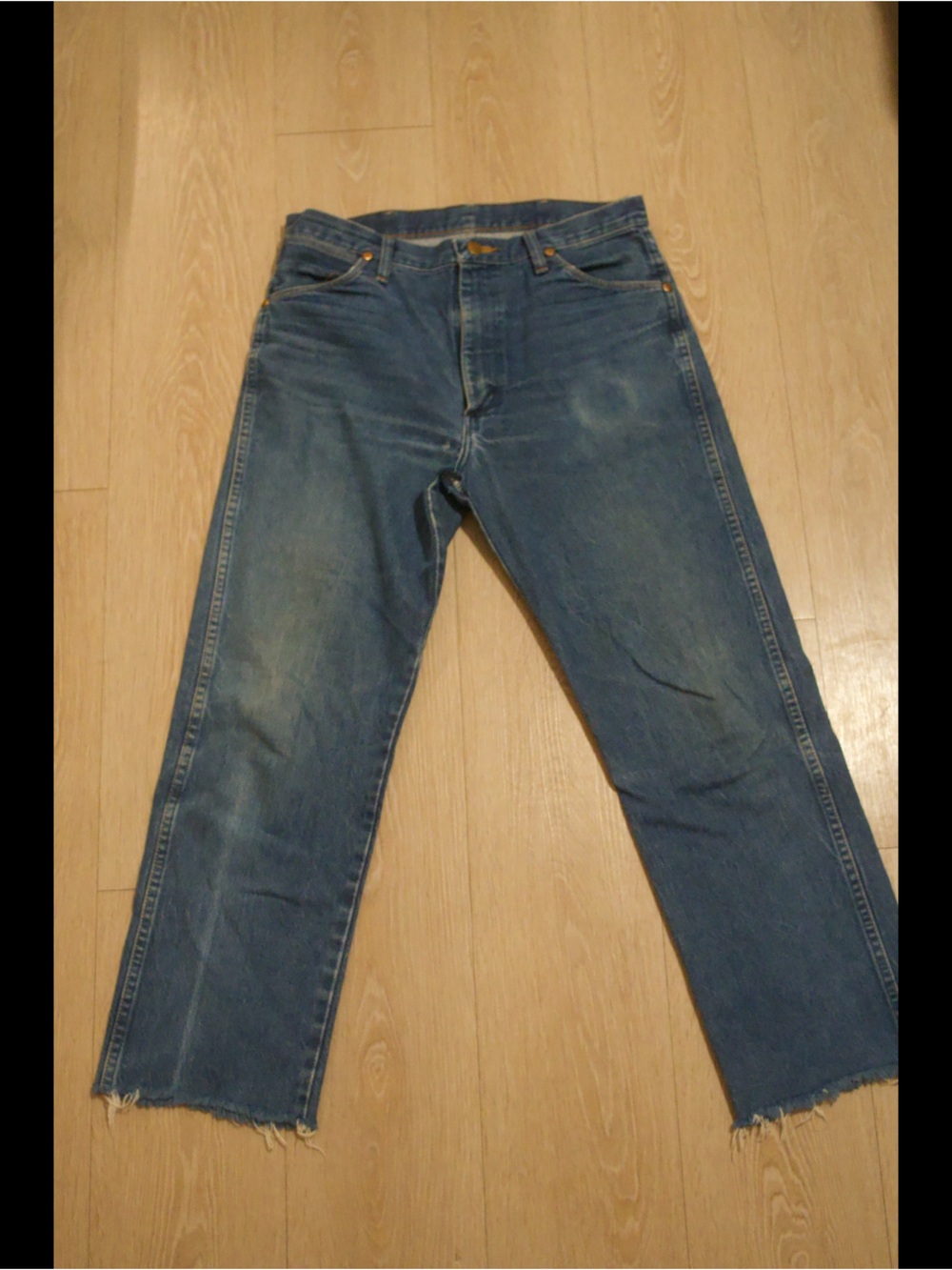 Wrangler Men's Straight Leg Denim Jeans in Faded Blue